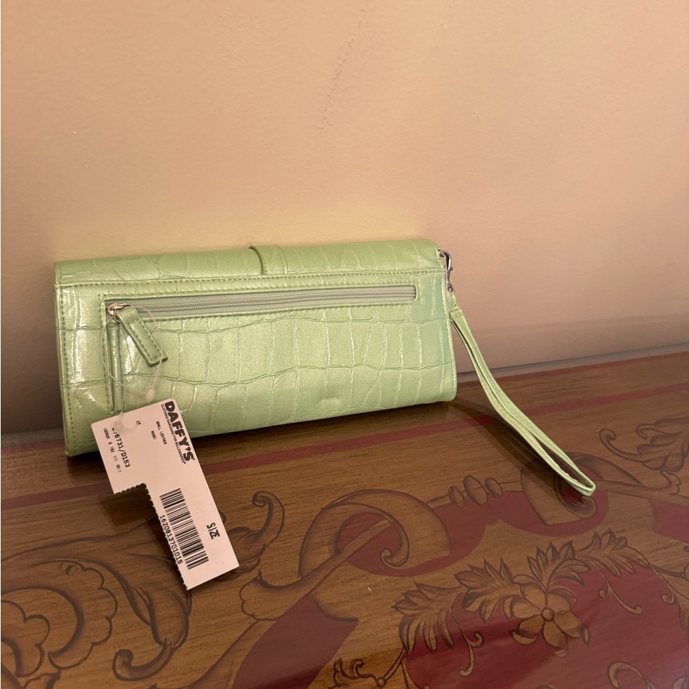 DRAMATIC PRICE DROP: Vintage NEVER USED Crocodile-embossed leather wristlet - Picture 2 of 6
